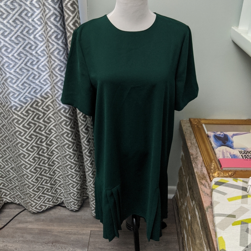Zara forest green pleated side short sleeve dress